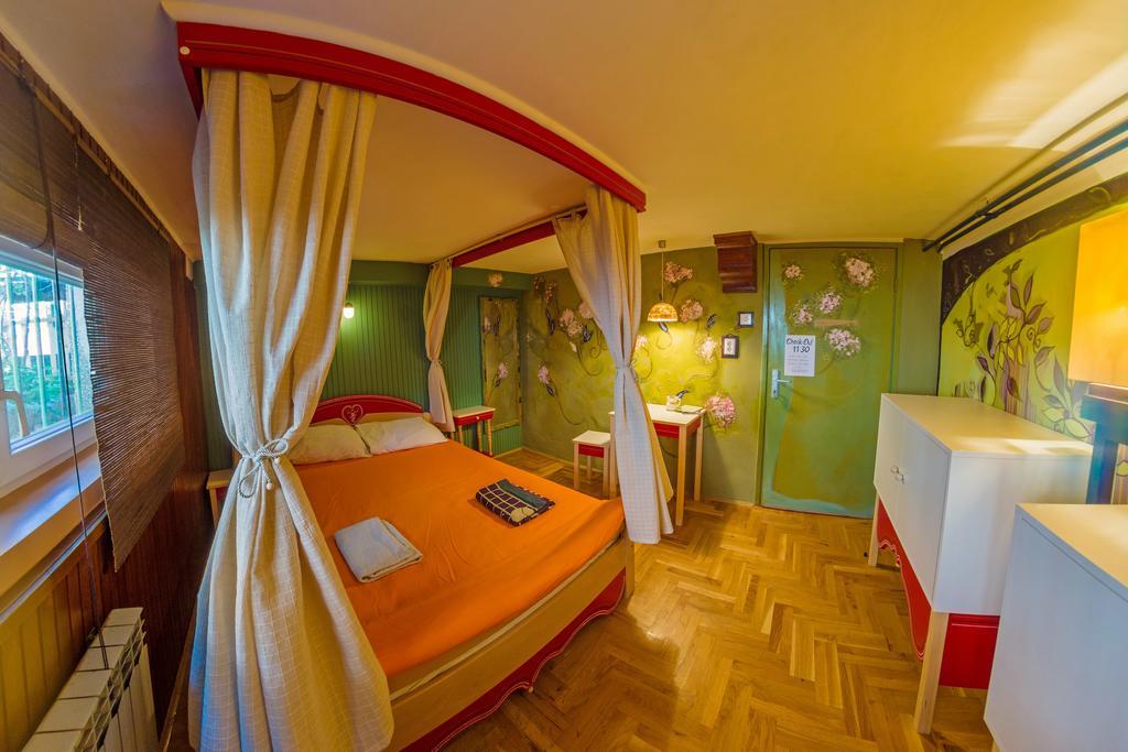 Hostel Mali Mrak Zagreb Bagian luar foto