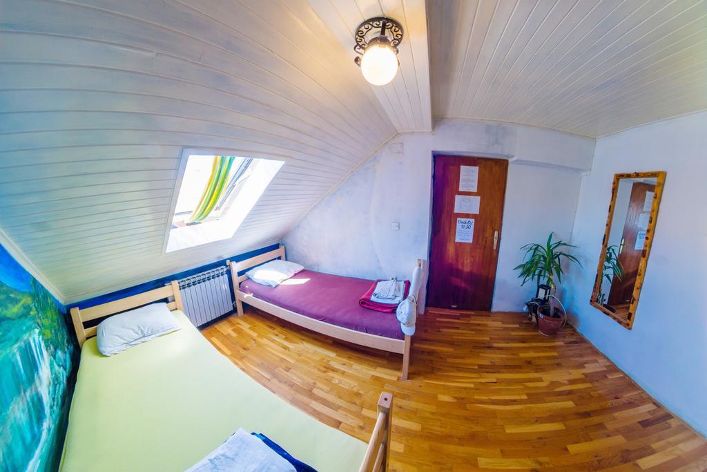 Hostel Mali Mrak Zagreb Bagian luar foto