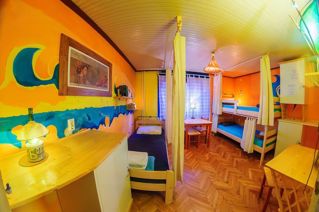 Hostel Mali Mrak Zagreb Bagian luar foto