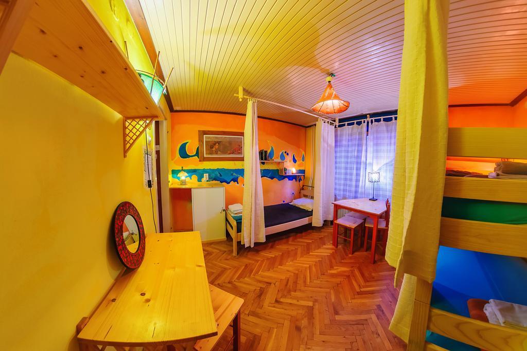 Hostel Mali Mrak Zagreb Bagian luar foto