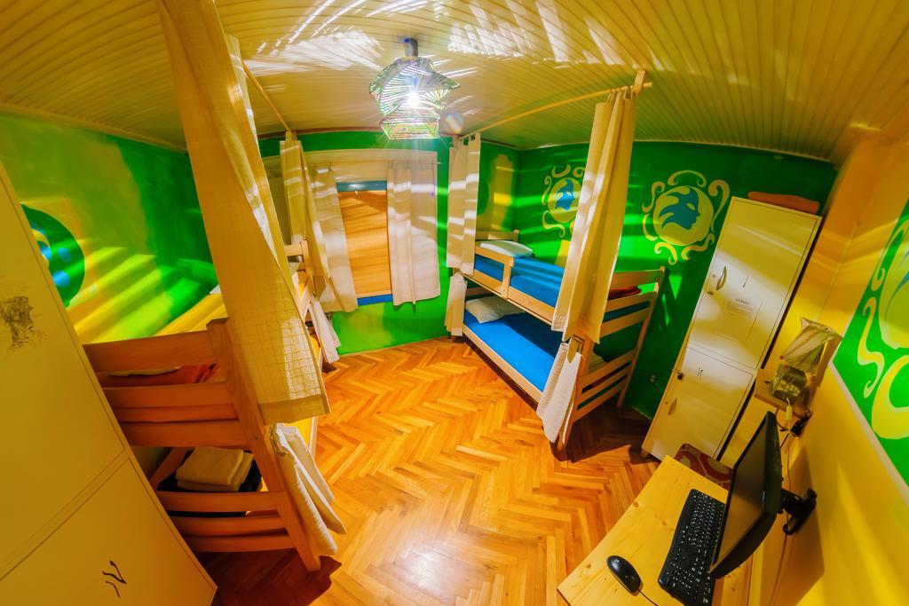 Hostel Mali Mrak Zagreb Bagian luar foto